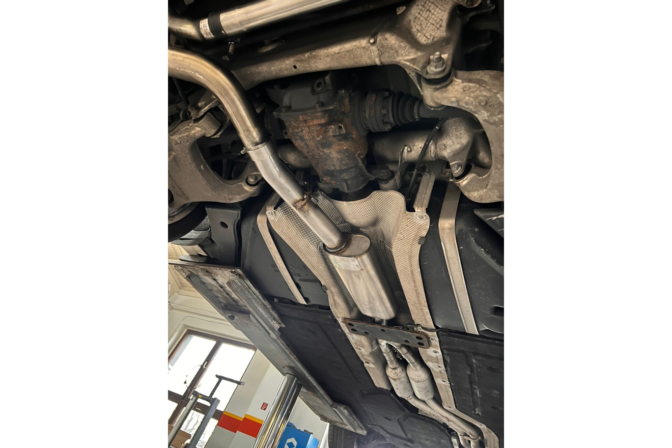 thumbnail image 2 of LLS Upper Radiator Hose For BMW 5 Series E60/E61 (520i-530i) – 17127519256, OE Quality 2 of 5